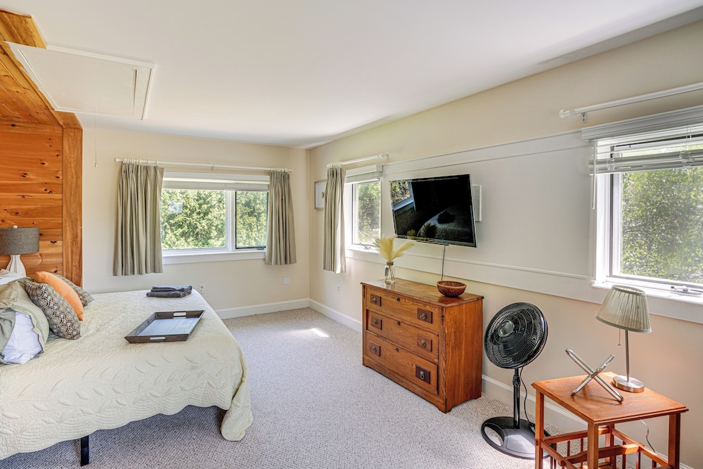 Family-friendly Richmond Cottage w/ Private Yard
