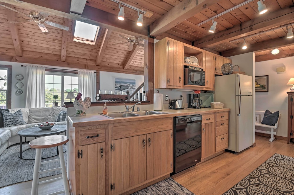 Lovettsville Cottage in Heart of Wine Country - Property Image 22