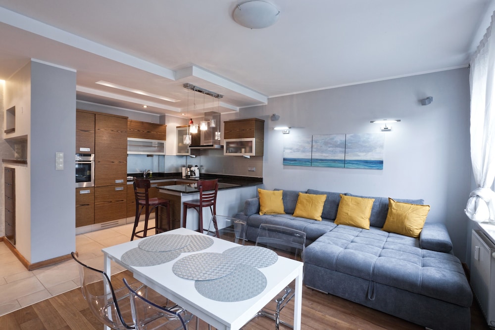 Apartments Happy Hours