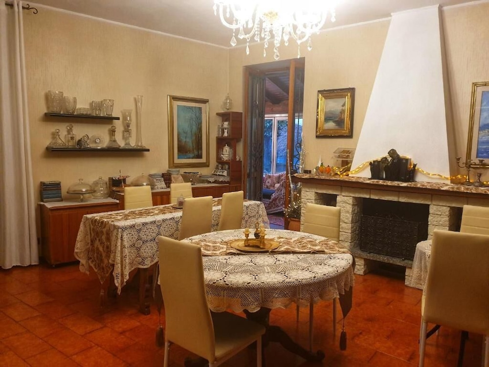 Villa Marisa bed breakfast and books