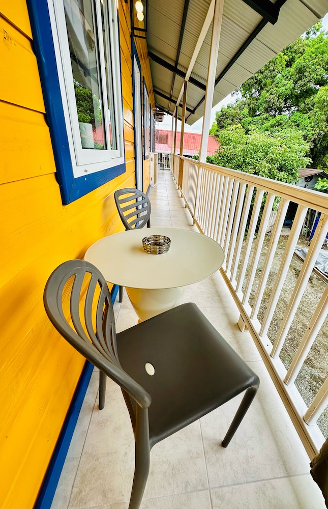 Annies 6th Street Apartment