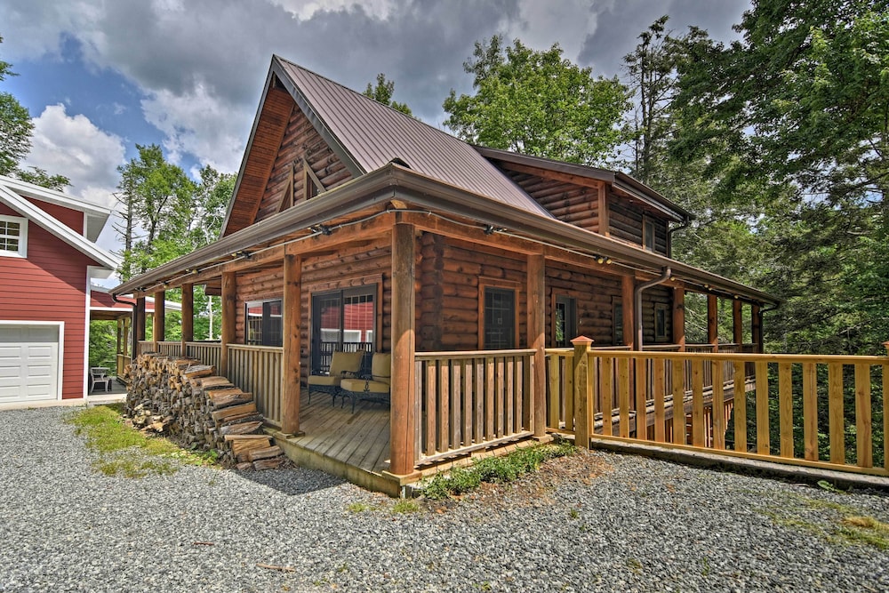 Wraparound Deck: Linville Mountain Cabin