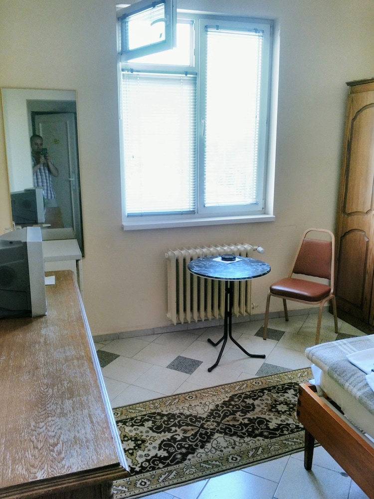 Guest rooms Repos