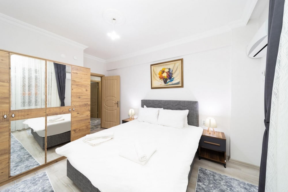 Pleasant Flat With Balcony in Kaleici
