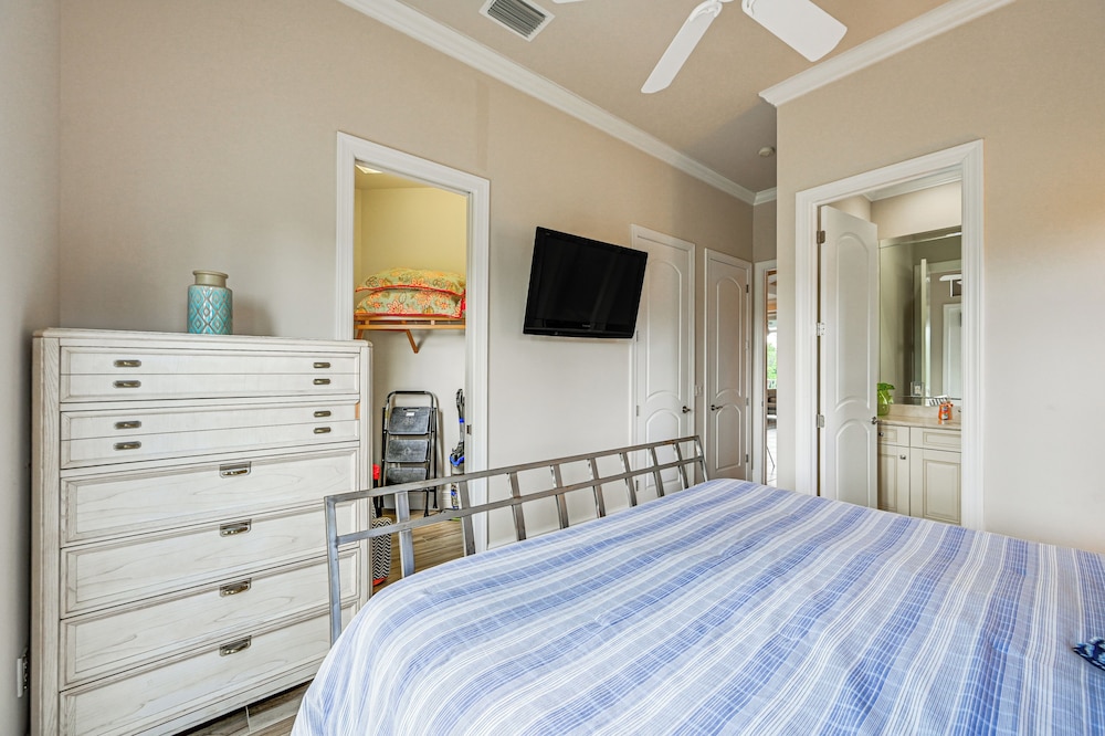 Luxe Bonita Springs Home < 2 Mi to Beach!
