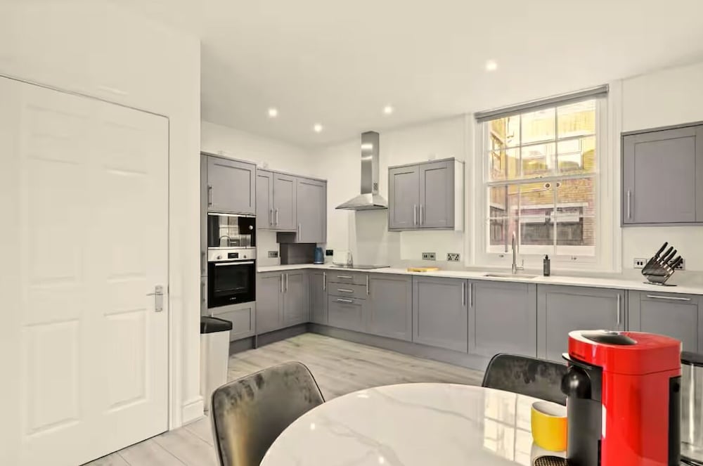 Flat 2 Beauchamp Place