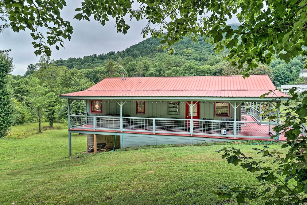 Hot Tub & Fire Pit: Pet-friendly Clayton Escape! view 5