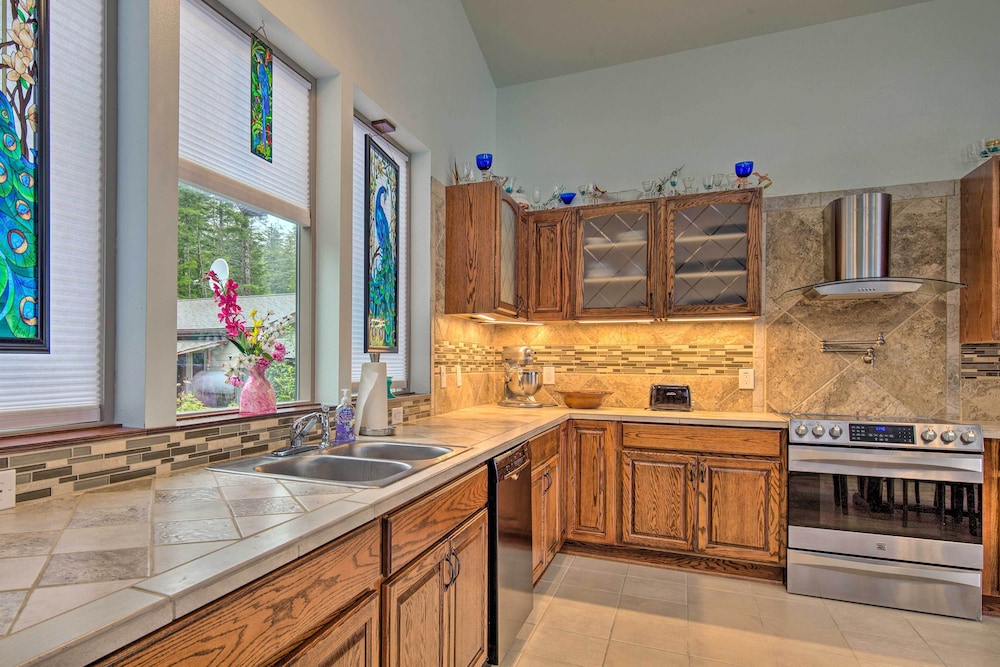 Juneau Vacations - Waterfront House w/ Glacial Views - Near Downtown! - Property Image 32