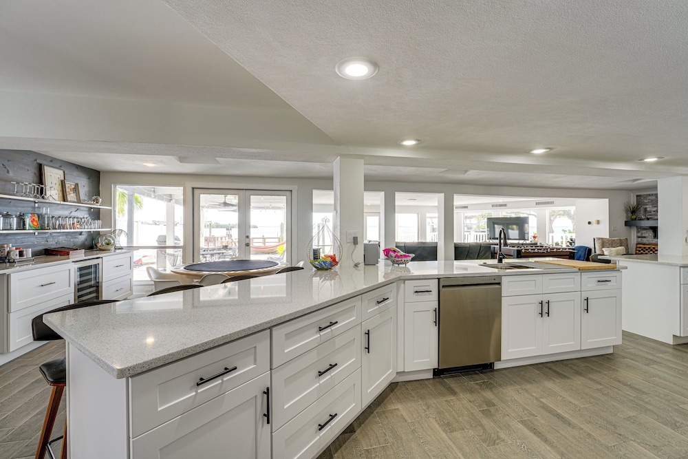 Gulf Coast Luxury! Quiet Home 4 Mi to Sponge Docks