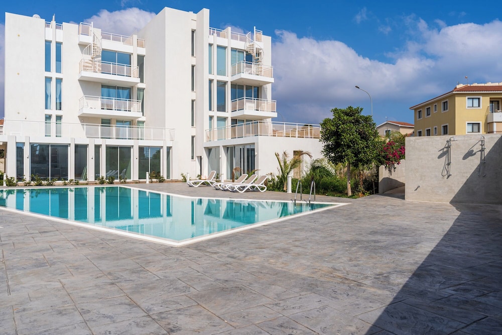 Blu Horizon - Stylish Living with Pool & Balconies in Protaras