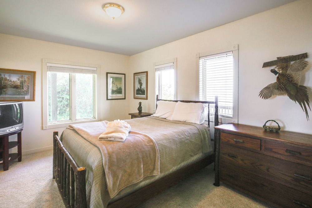 Beech Mtn Views, Next to Ski Resort: Home w/ Decks