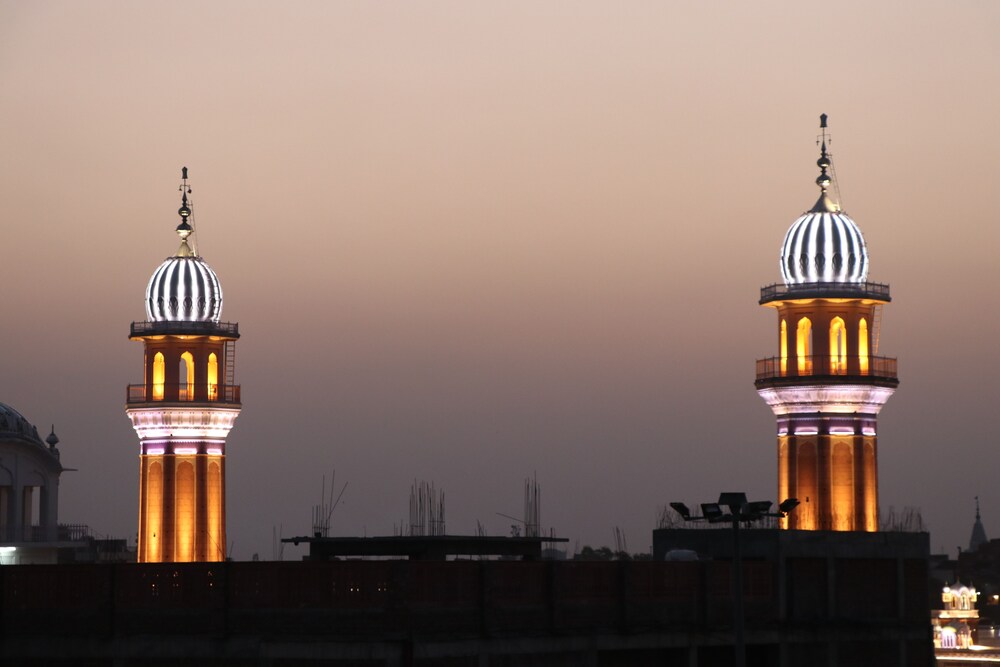 Gurjeet hotel by naavagat