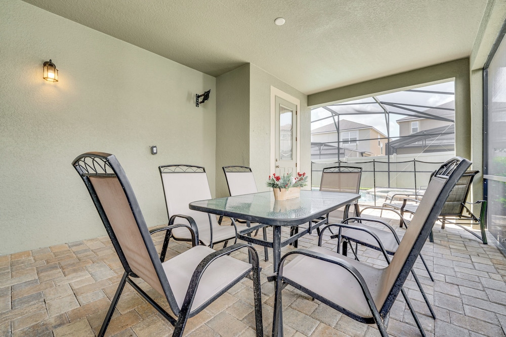 Home Near Theme Parks in Kissimmee: Family Perks!