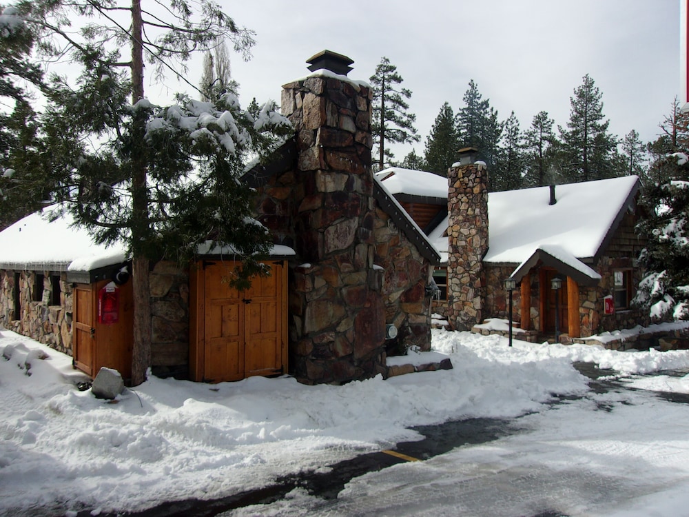 Embers Lodge and Cabins