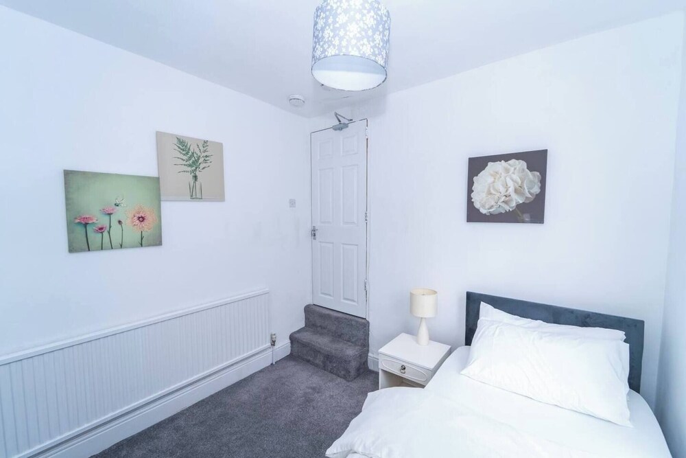 Charming Victorian Home in Heart of Leicester