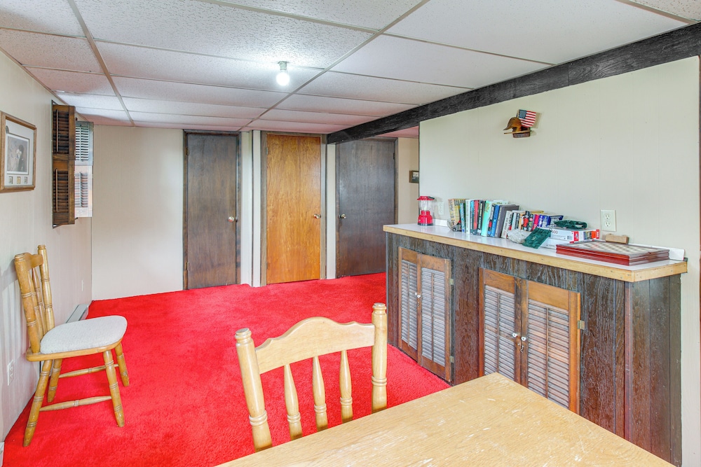 Riverfront Gem w/ Kayaks & Yard in Montrose!