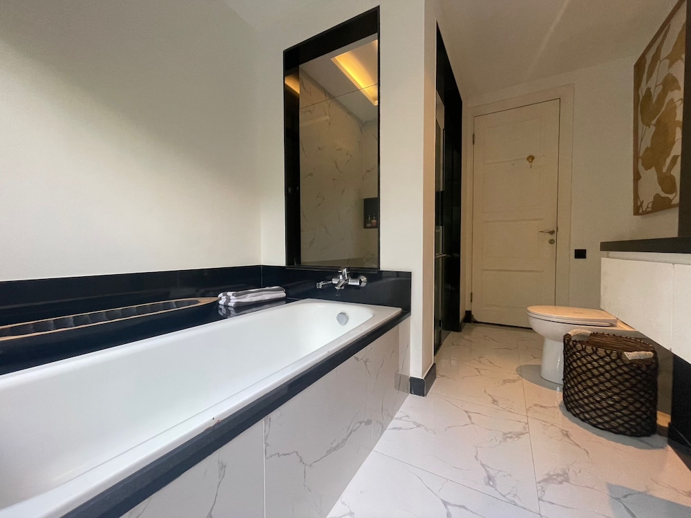 Martini Suites & Villa