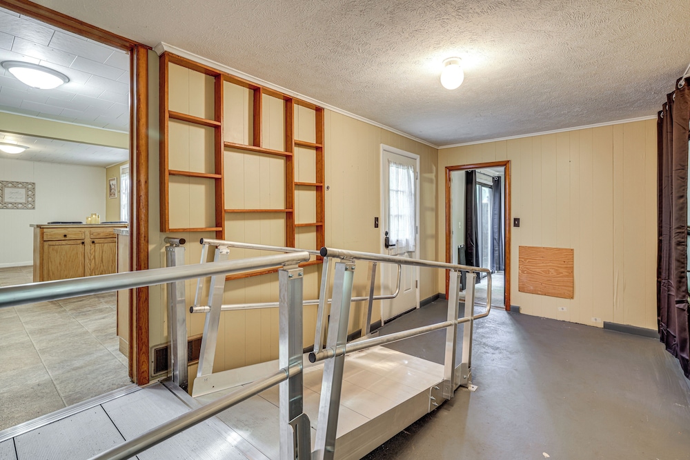 Tranquil Home in Dtwn Baldwin: Fish, Hike & Golf!