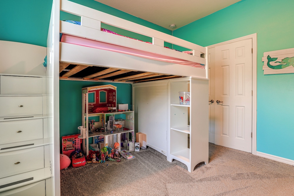 Spacious Home Near Dtwn Psl: Travel Nurses Welcome
