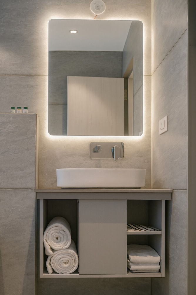 Aceotel Premier Ujjayanta