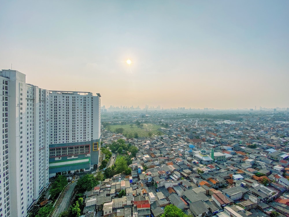 2Br Space Near Mall At Bassura City Apartment
