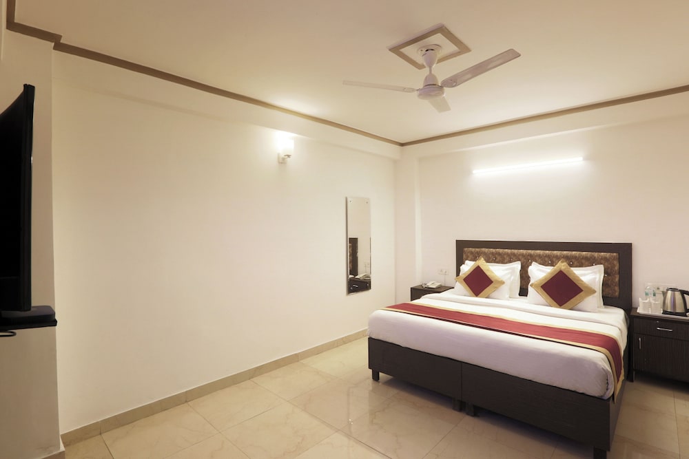 Hotel Dolphin Near IGI Airport