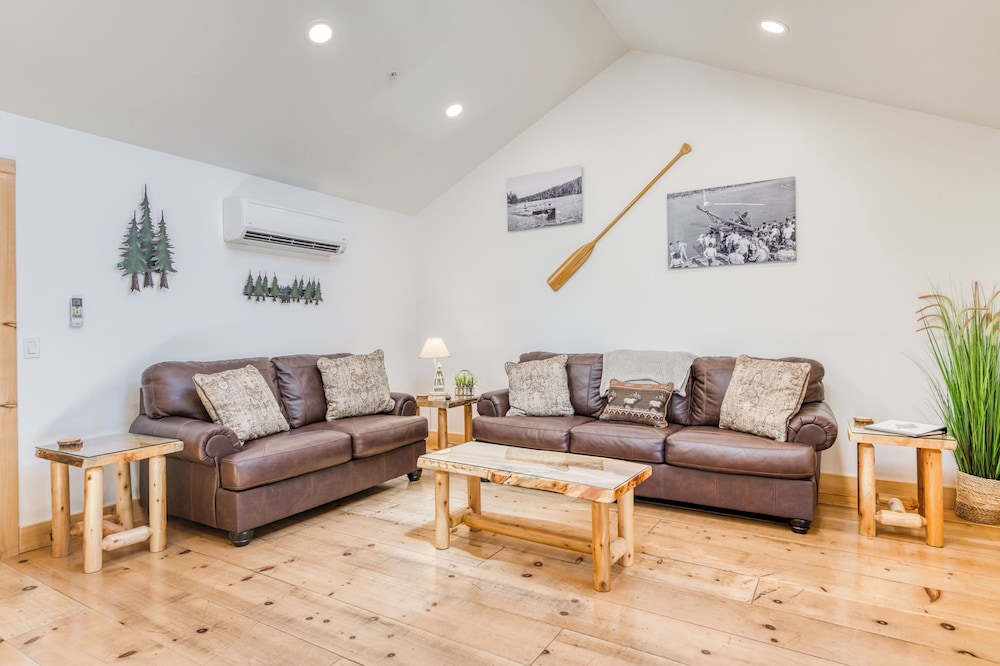 Cottage Like Suite With Private Hot Tub