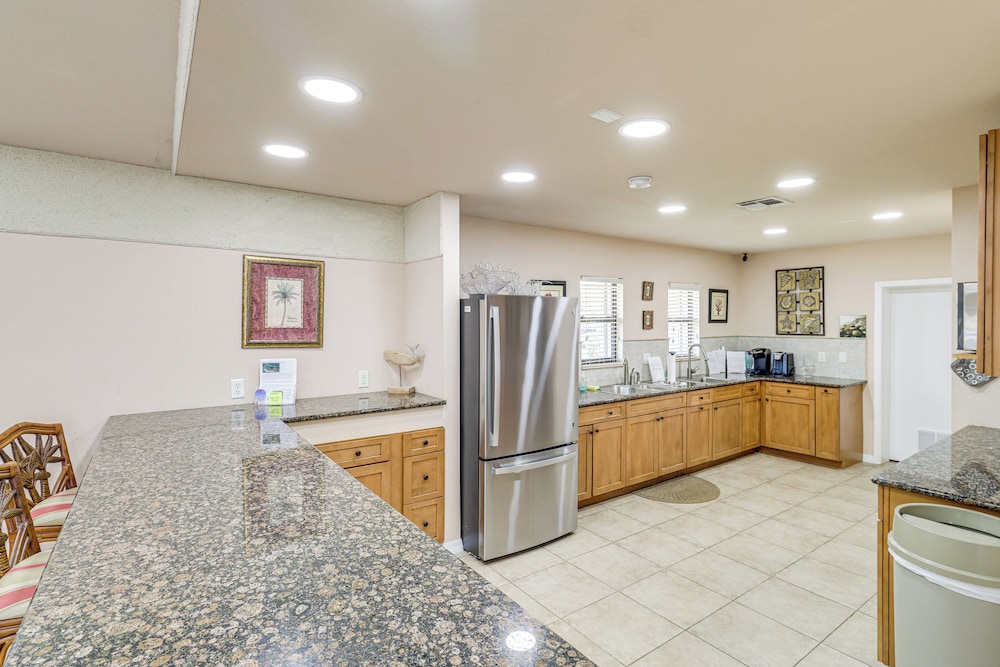 Hutchinson Island Condo w/ Views & Pool Access
