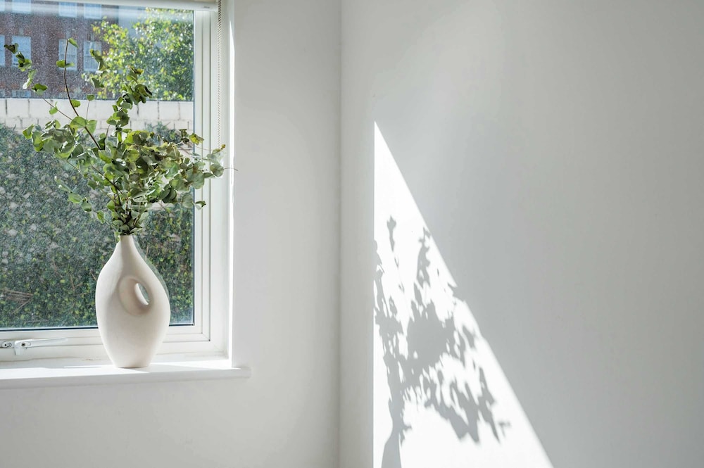 Lords Living -3 bed in Regents Park With Terrace