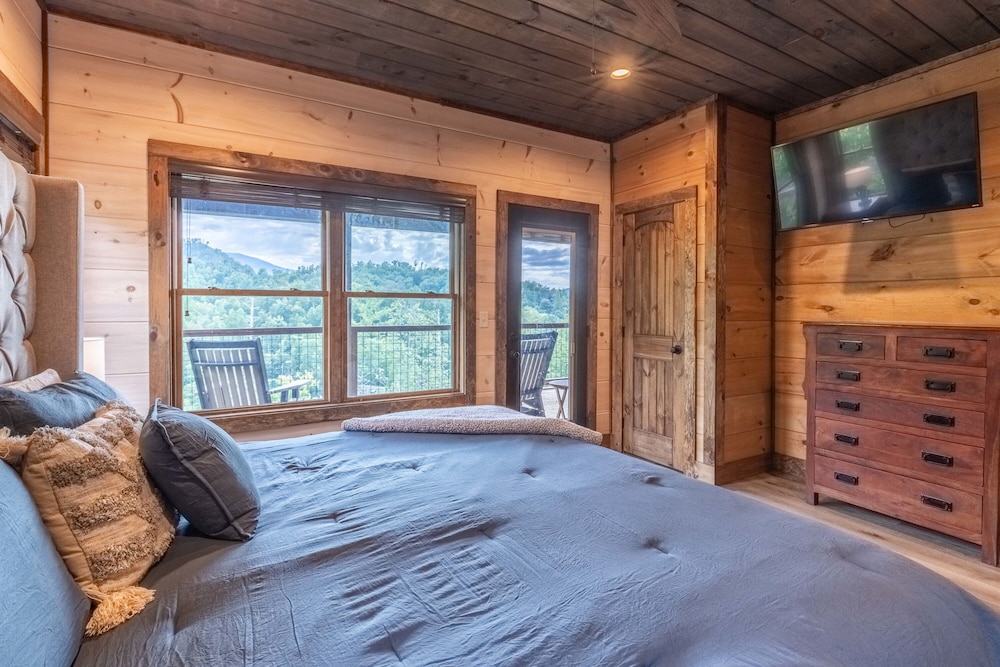Raccoon Ridge Retreat - Gatlinburg Mountain Escape