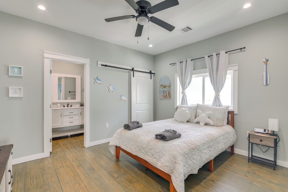 Deck & Patio: Recently Built Bolivar Peninsula Gem