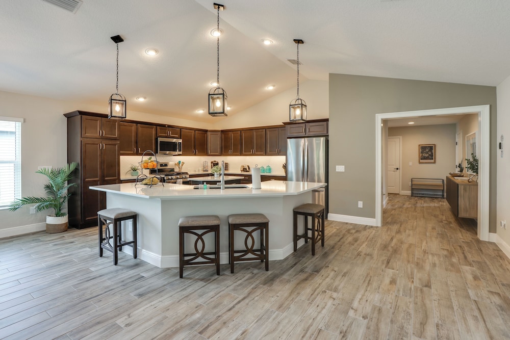 Golf Cart & Home Office: The Villages Retreat!