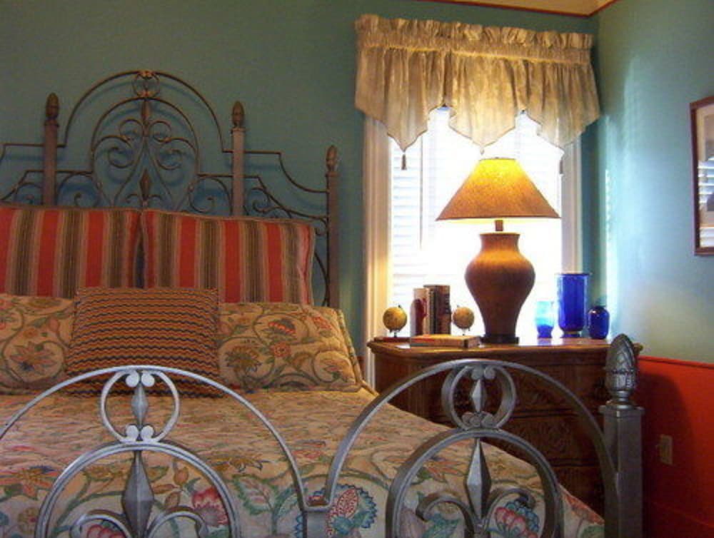 Hidden Garden Cottages & Suites view 2