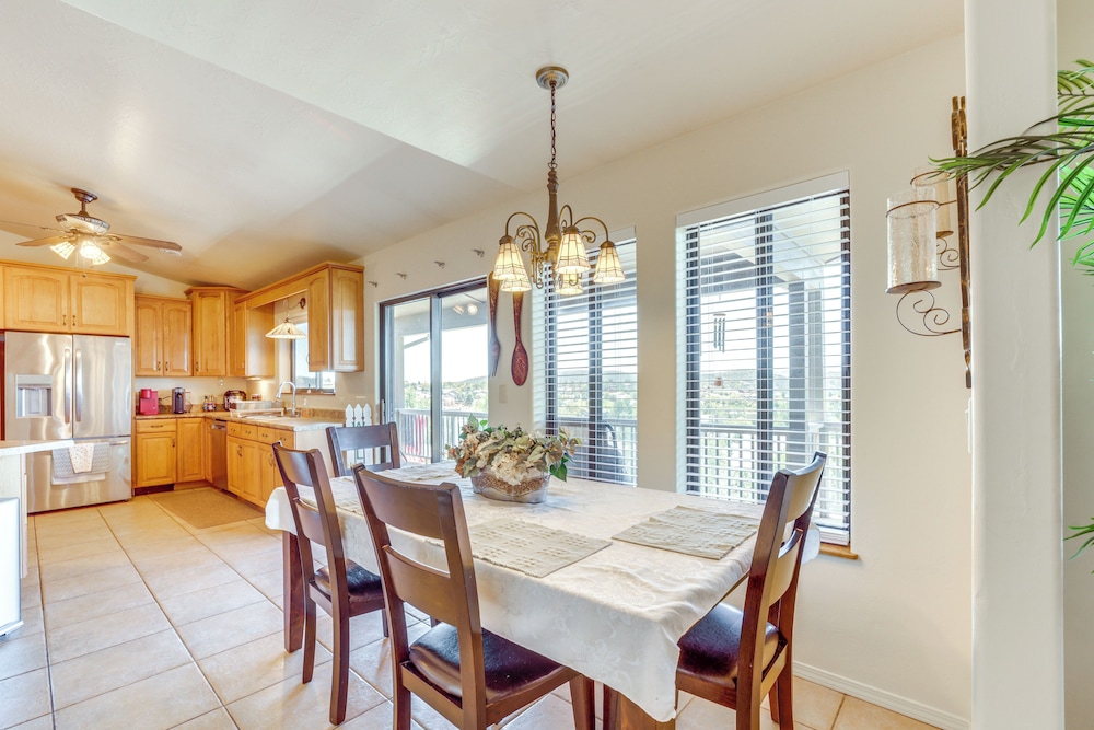 Stunning Mountain Views: Peaceful Payson Retreat!