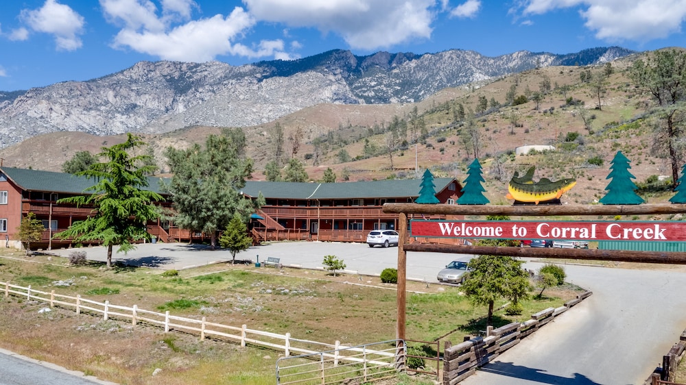 Corral Creek Lodge