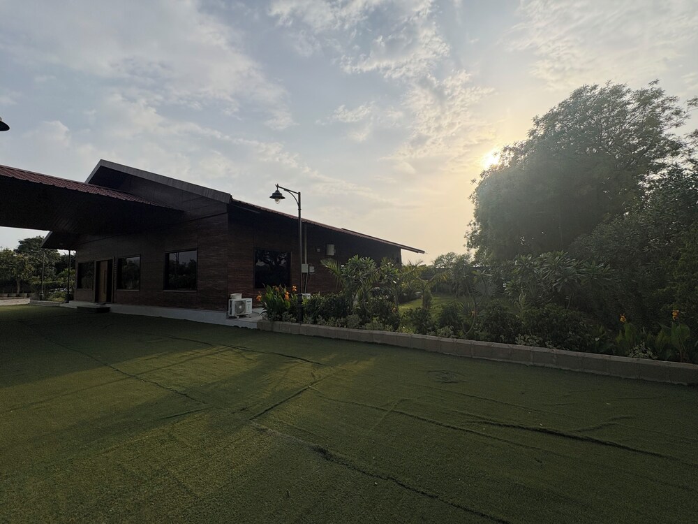 The Greenwood Farm And Lawn -Bijwasan