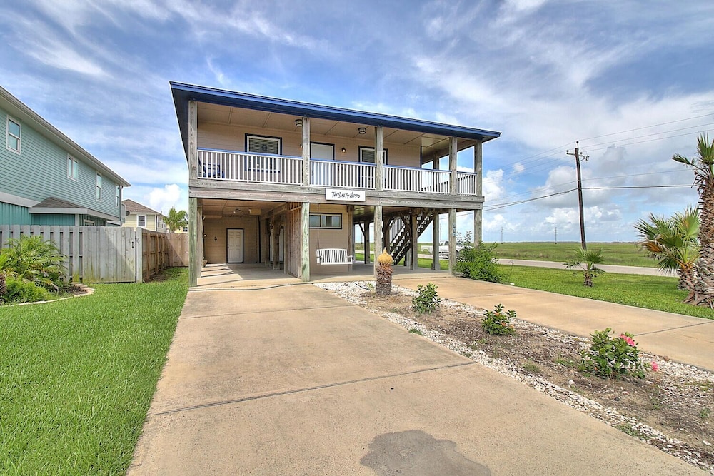 Spacious & Pet Friendly + Game Room Sleeps 10 view 4