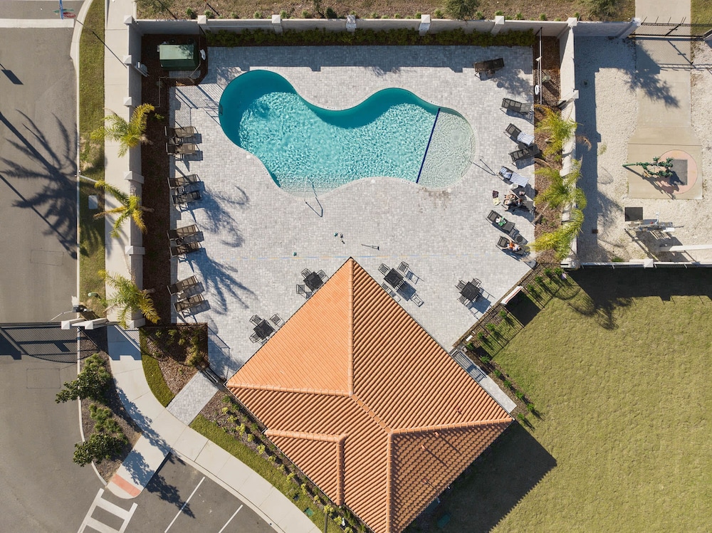 Super Close- Disney s Parks w Theme Rooms Pool