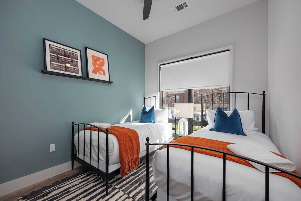 Sleeps 42 7 Modern Midtown Apartments w/ Gym + Pool Walkable to Shops & Eats