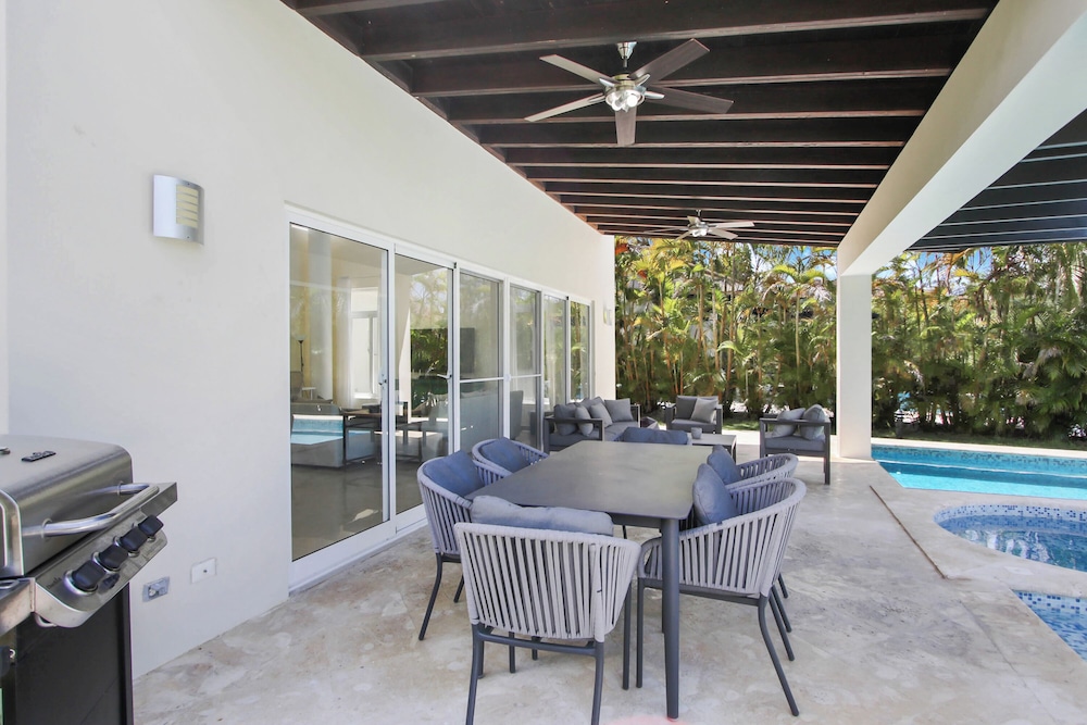 Golf Villa in Bavaro - Pool, Jacuzzi, Staff