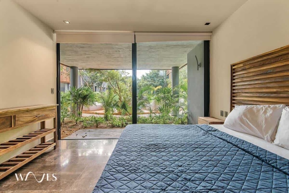 2BR W/private Pool - Steps Away From the Beach