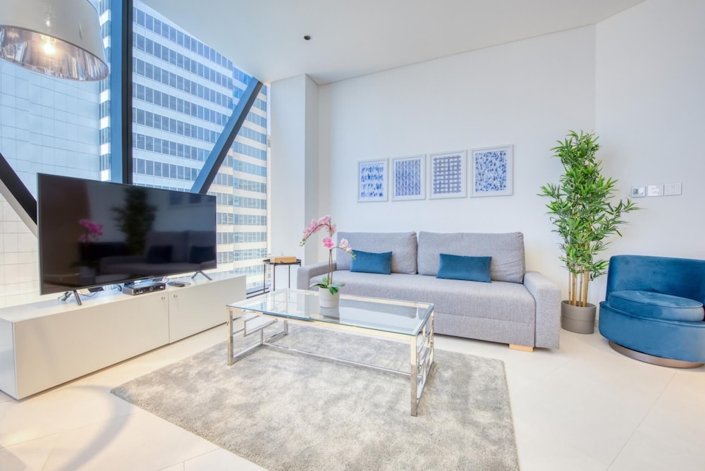Well Connected Luxury Apt w Waterway Vws
