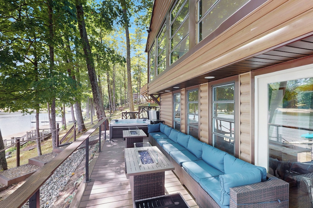 2 BR Lakefront House w/ Hot Tub in ADK Park
