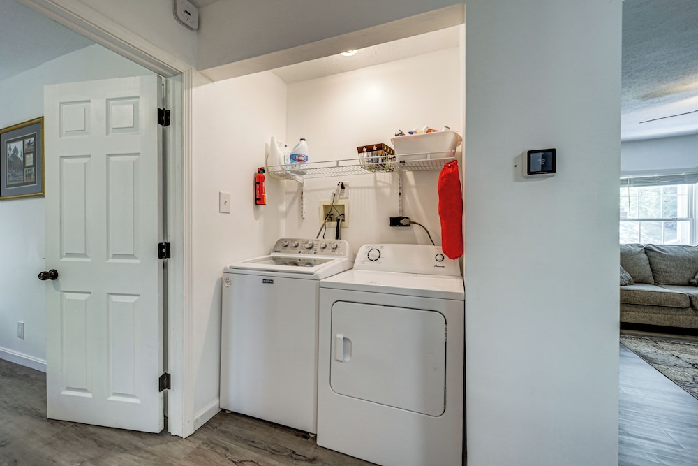 Walk to Main Street! Family Home in Williamstown