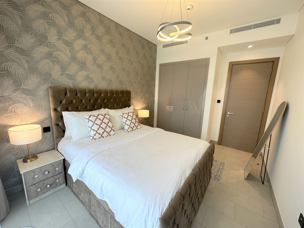 Easygo-indulging 1bdr Sobha Waves