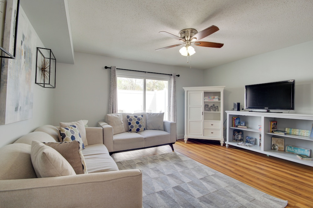 < Half Mi to Gulf: Biloxi Condo w/ Patio!