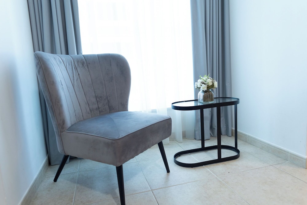 HAPPY SEASON I Elite Tower Dubai Marina