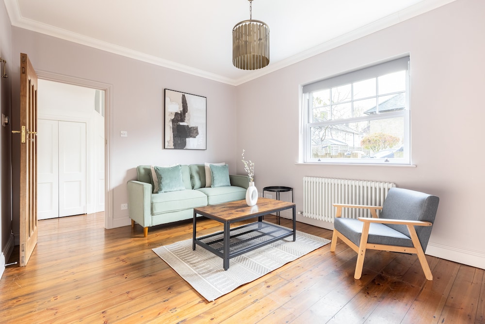 Spacious 3 Bed Flat Putney