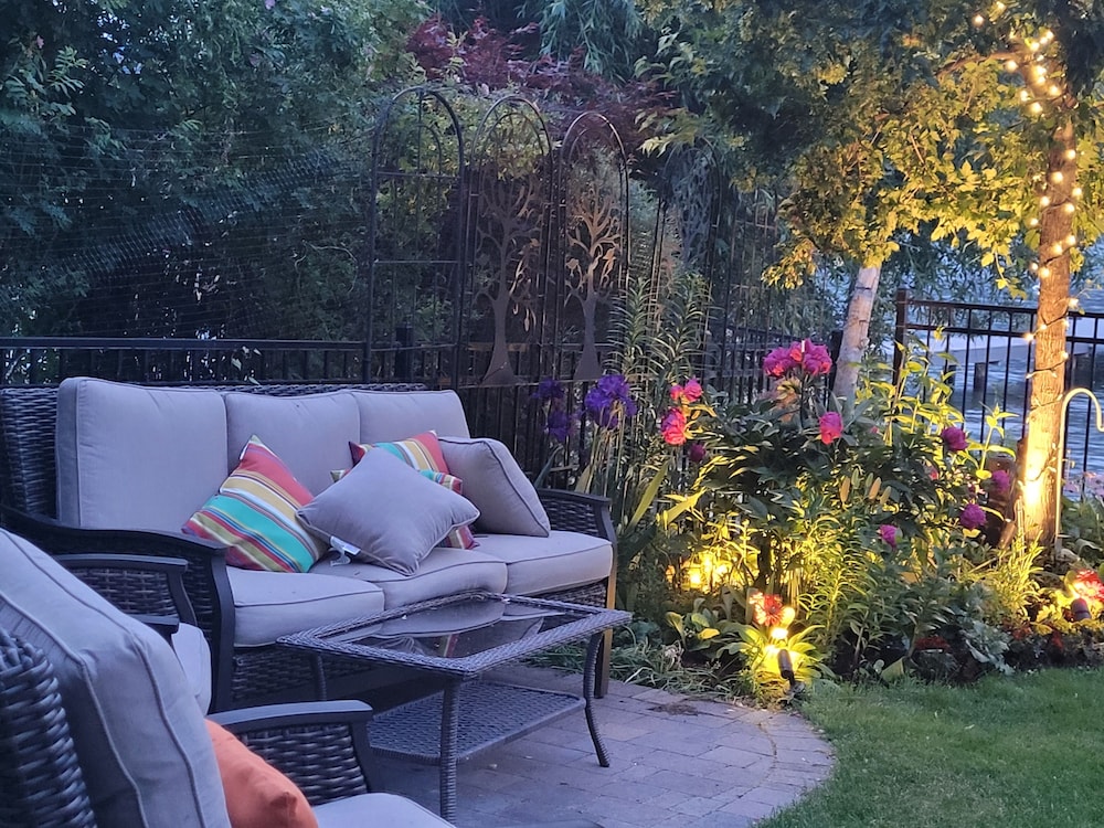 Vernon Vacations - OKeefe's Landing Bed  Breakfast - Property Image 6