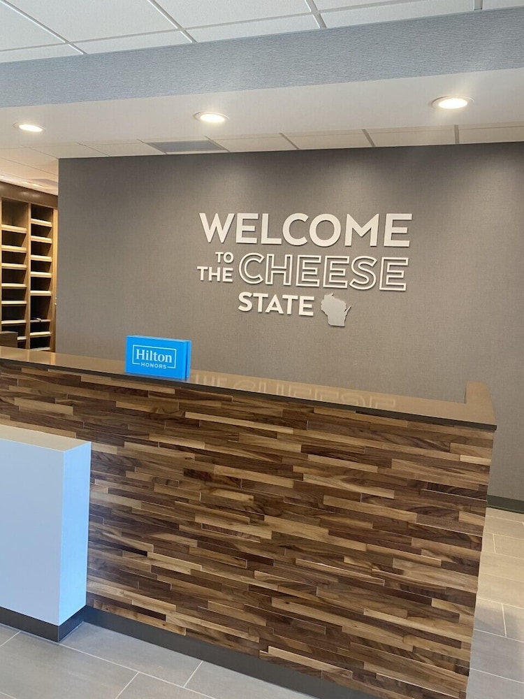 Milwaukee Vacations - Hampton Inn Glendale Milwaukee, WI - Property Image 2